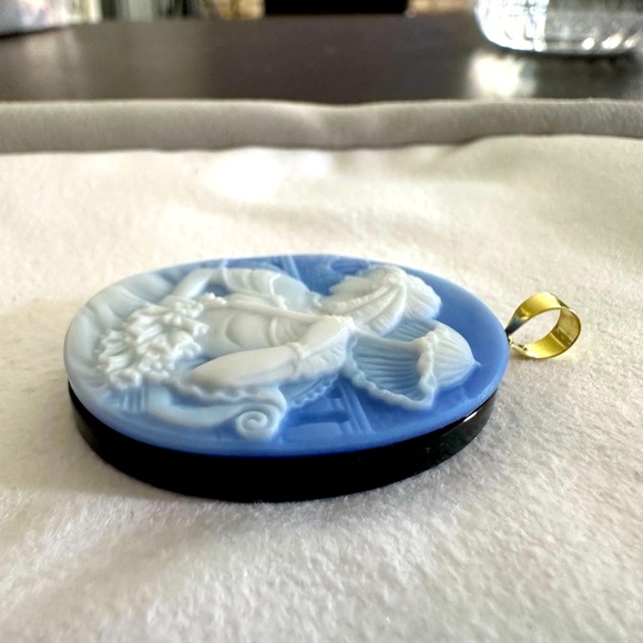 Authentic Agate Cameo Pendant with 18K Stamped Real Gold, Made in Japan - Picture 6 of 13